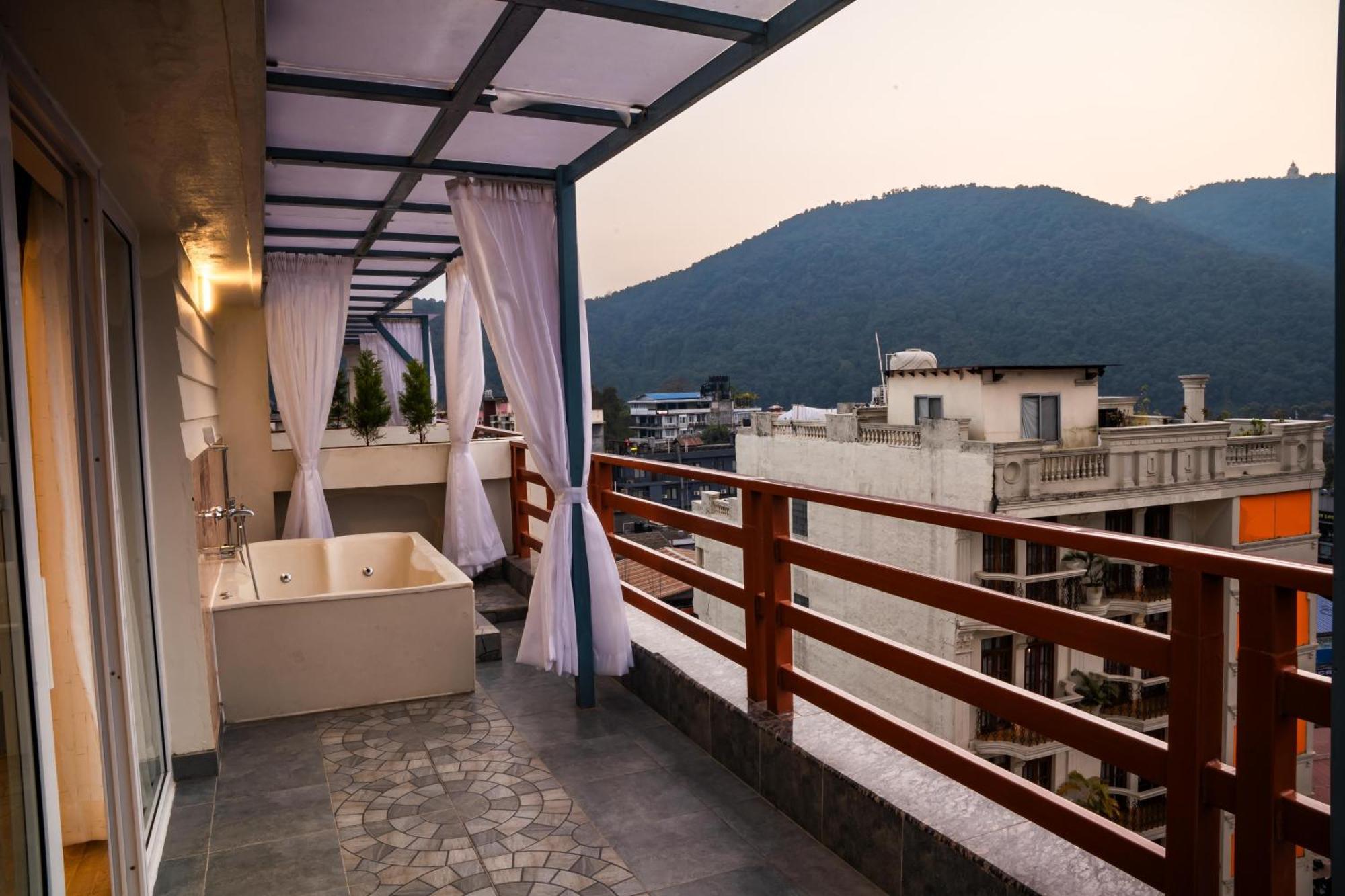 Pokhara Alpine And Springs Ξενοδοχείο Εξωτερικό φωτογραφία