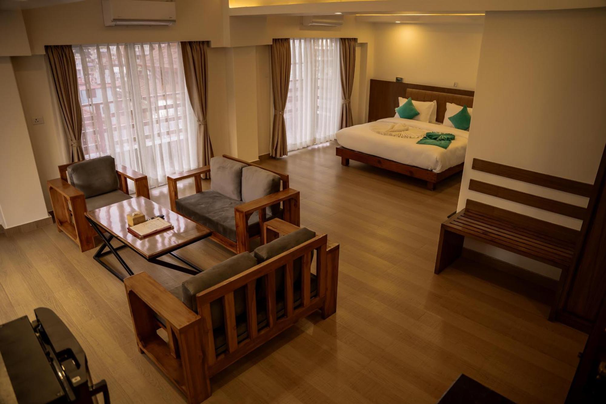Pokhara Alpine And Springs Ξενοδοχείο Εξωτερικό φωτογραφία