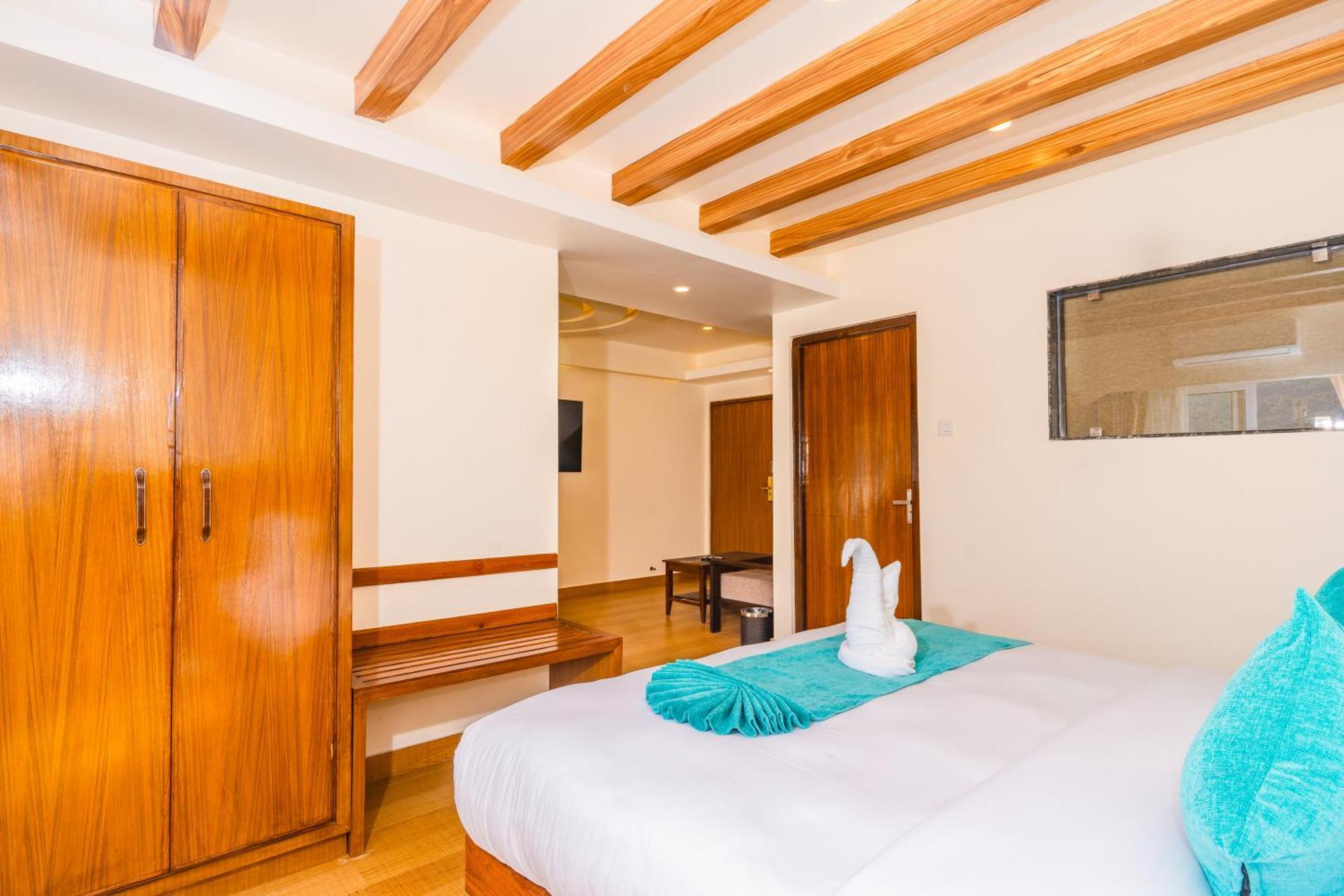 Pokhara Alpine And Springs Ξενοδοχείο Εξωτερικό φωτογραφία